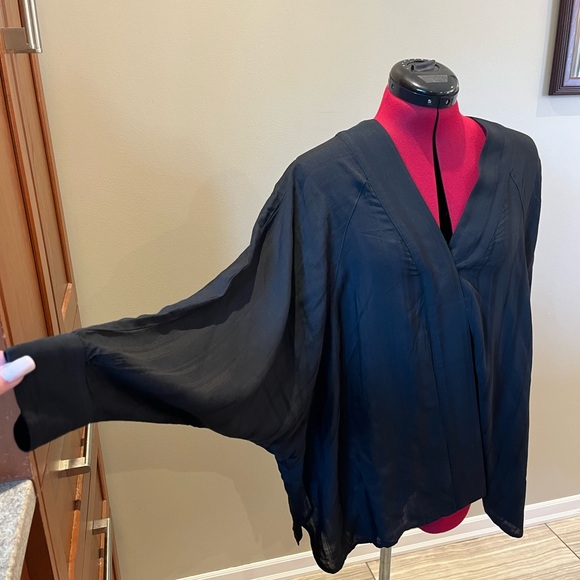 EUC 🖤 Smythe Les Blouse Black Wide Cut Silk Blend Relaxed Fit Top Sz S - Picture 1 of 11